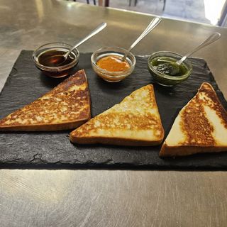 Queso a la plancha con mojo 