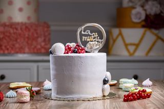 Tort de fructe de pădure cu ciocolată