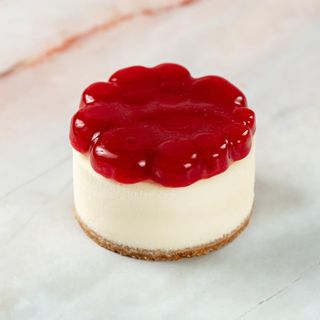 Classic cheesecake with raspberry confit