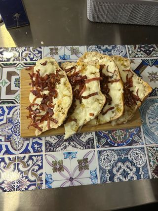 Bruschetta Mozzarella e Bacon Frito