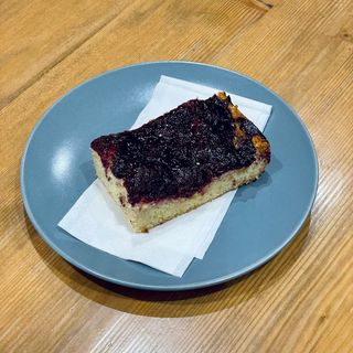 Сладкиш с вишни