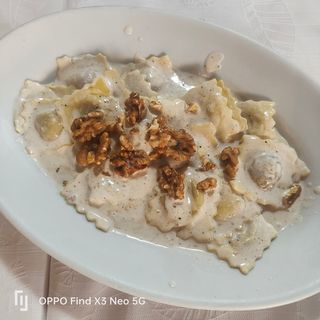 164 Agnolotti in salsa di noci