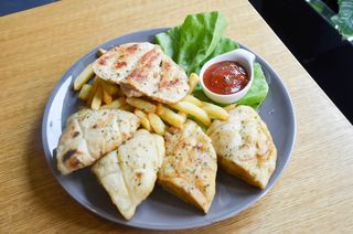 Pileći file sa žara