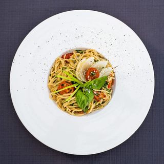 Spaghete aglio olio pepperoncino