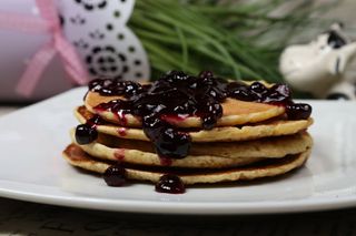 Панкейкс със сладко боровинки
