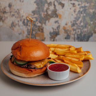 Burger Barbacoa Vita Fresh + Cartofi + Sos