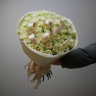 Біла троянда 45 шт 