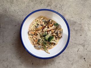 Качана каша з мідіями у вершковому соусі (380g)