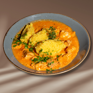 Papricaș de pui cu mămăligă