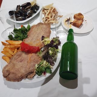 Cachopo XL De Ternera, Cecina , Queso De cabrá .