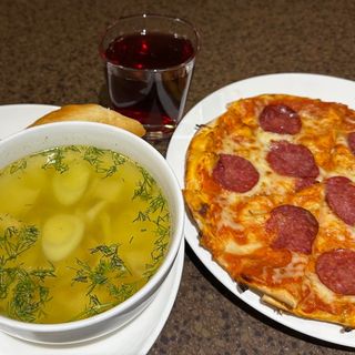 Обід з Бульйоном 