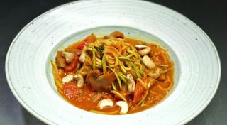 Zuccini pasta sa komadićima piletine