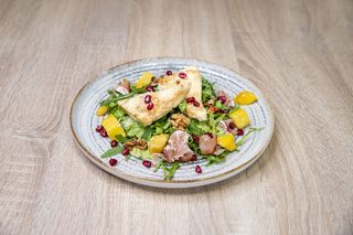 Salata cu brânză Halloumi