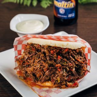 Arepa De Carne Mechada