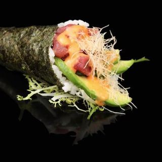 129-temaki atun aguacate katafill salsa picante