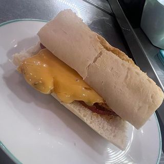 BOCADILLO DE BACON Y QUESO