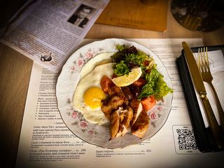 Ейзінг з курячим філе та салаткою (300г)