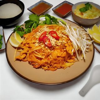 Makaron Pad Thai z kurczakiem