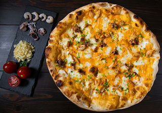 Կաղամարով և ութոտնուկով պիցցա