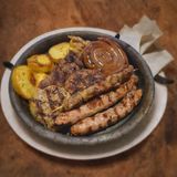 Мешана скара с печен картоф и хрупкав лук (700г)