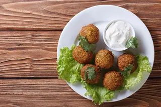 Combo plato falafel 5 uds.+ patatas fritas + bebida