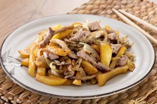 Картофель с мясом и грибами