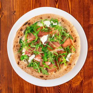 Pizza Crudo e burrata