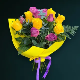 Buchet 13 Trandafiri Galbeni si Mov