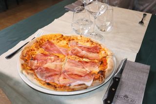Pizza PROSCIUTTO CRUDO