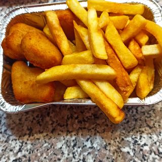 7 Nuggets con patatine 