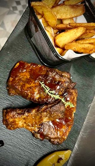 Бавно готвени свински ребра