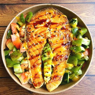 Poke Bowl Salmão Grelhado c/ Salada Algarvia