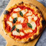 Pizza Margherita بيتزا بالجبن