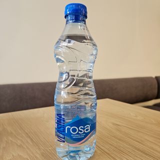 Voda Rosa 0.5l