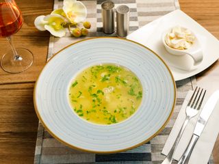 Supa clara de pui cu taietei de casa si telemea de vaca