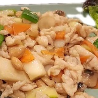 Pollo salteado con almendras