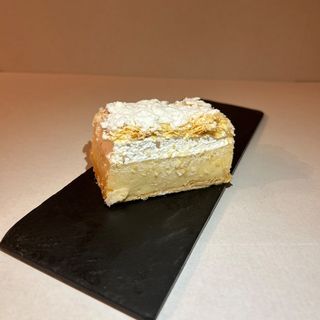 Cremsnit cu frisca