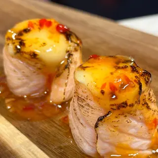 Gunkan Salmão com Queijo Brie