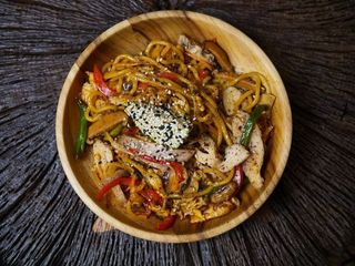 Локшина з куркою (380g)