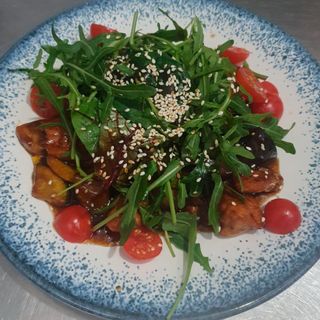 Теплый салат с курицей