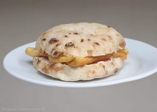 Jaje u lepinji sa kobasicom 250g