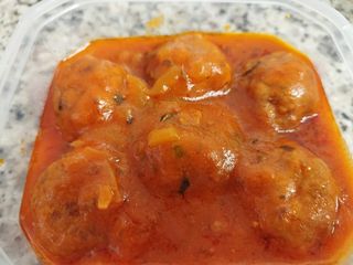 Plato De Albóndigas Con Tomate