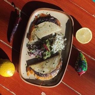 Quesadilla De Frijoles (2 Pzs.)