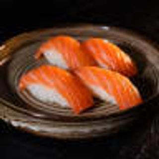 Nigiri De Salmón (4 Uds.)