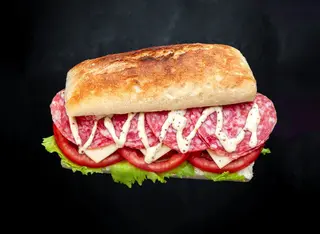 Чабата със салчичон (250г)