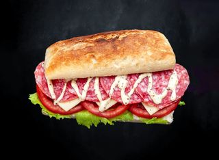 Чабата със салчичон (250г)