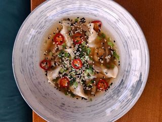 Суп Gyoza зі свининою та яловичиною