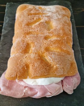 Schiacciata Prosciutto Cotto e Mozzarella 
