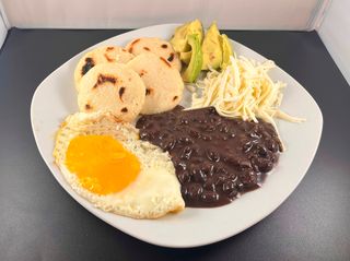 DESAYUNO VENEZOLANO