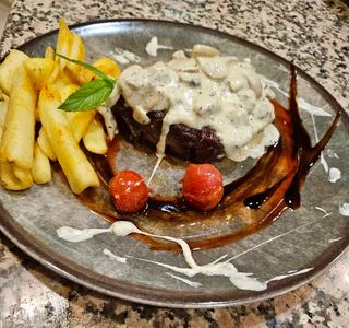 Biftek u sosu od pečuraka